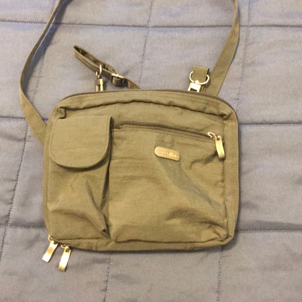Baggallini grey smaller purse with belt loop